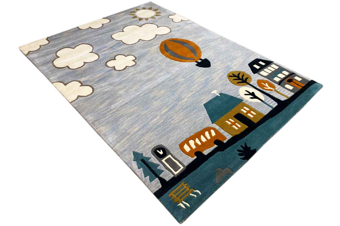 Handgetufteter Wollteppich mit verspieltem Heißluftballon- und Stadtmotiv, 170x240cm (5.6X7.9ft) - German Carpet Shop