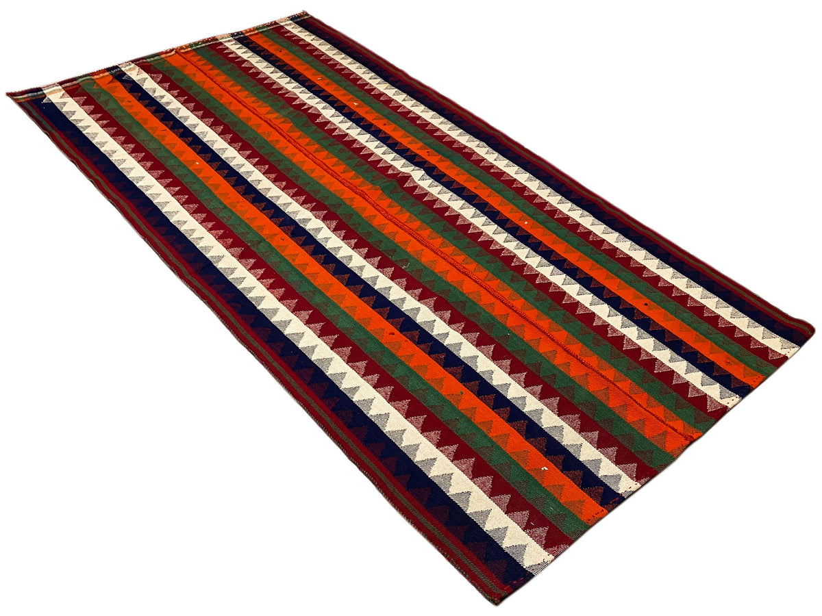 Tapis jajim plié en biais : larges bandes en zigzag et rayures, multicolore