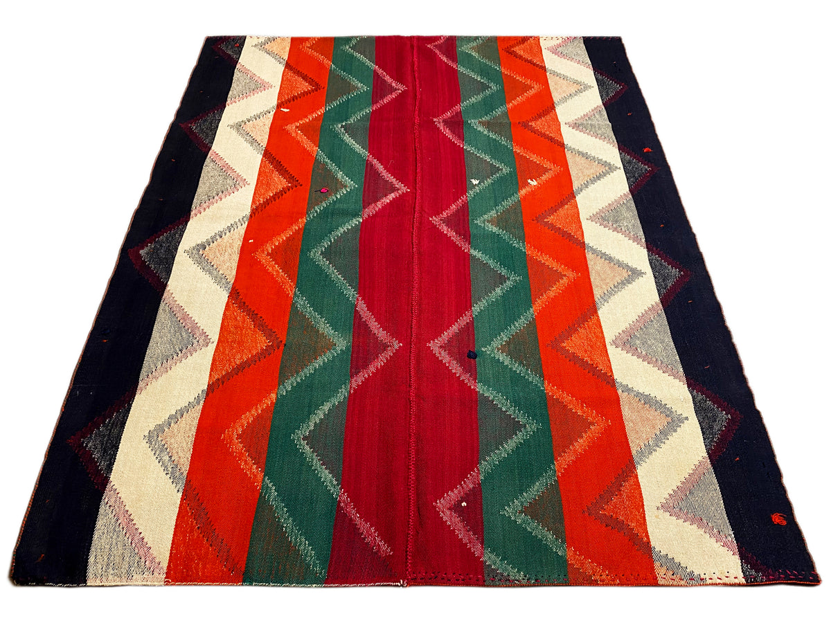 Tapis à motifs géométriques en zigzag et à rayures, en rouge, vert, orange et bleu foncé