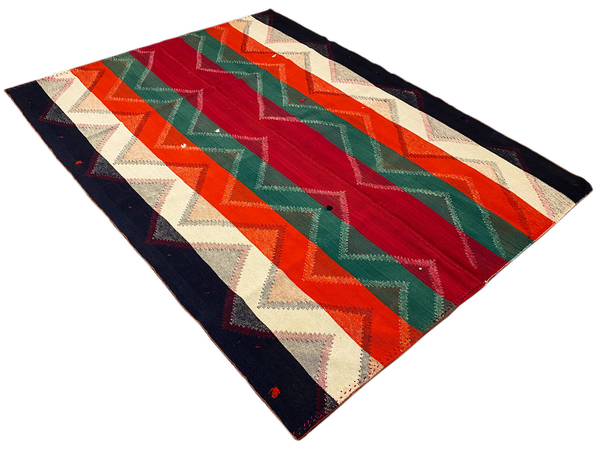 Tapis à rayures en zigzag et bande centrale rouges, vertes, orange, beiges et bleu foncé
