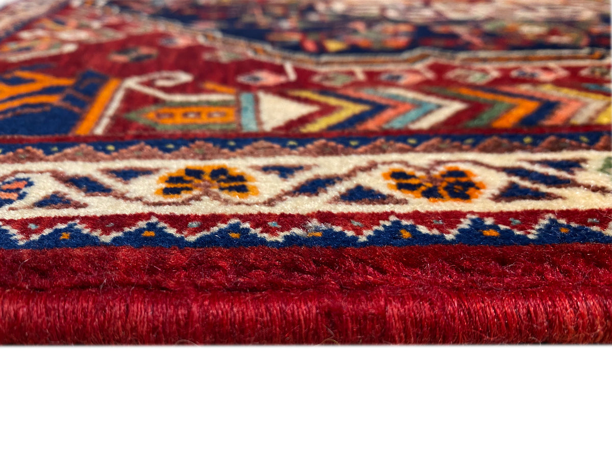 Tapis 63x60 cm Détail : bord cousu avec velours rouge et bordure bleu-blanc