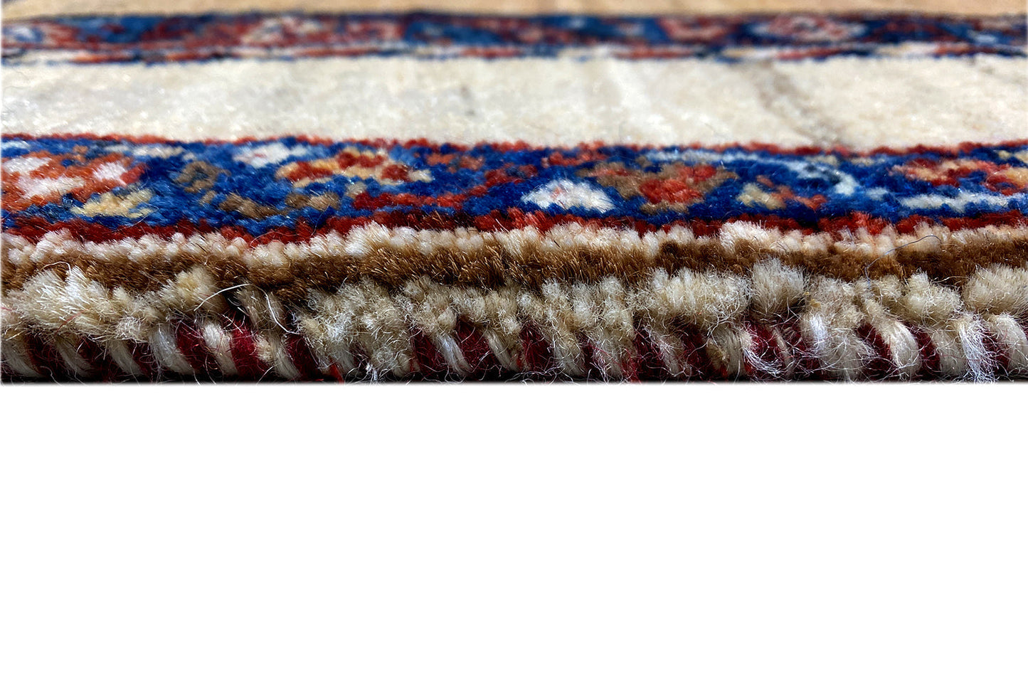 Qashqai Exklusiv 24030 - (200x135 cm) - Premium Teppich from German Carpet Shop - Just €2390! Shop now at German Carpet Shop