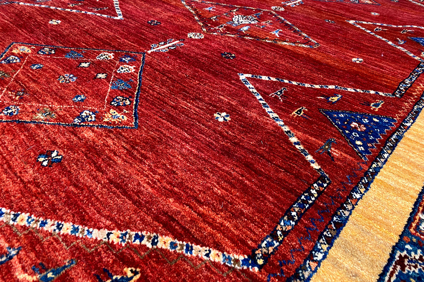 Qashqai Exklusiv 24030 - (200x135 cm) - Premium Teppich from German Carpet Shop - Just €2390! Shop now at German Carpet Shop