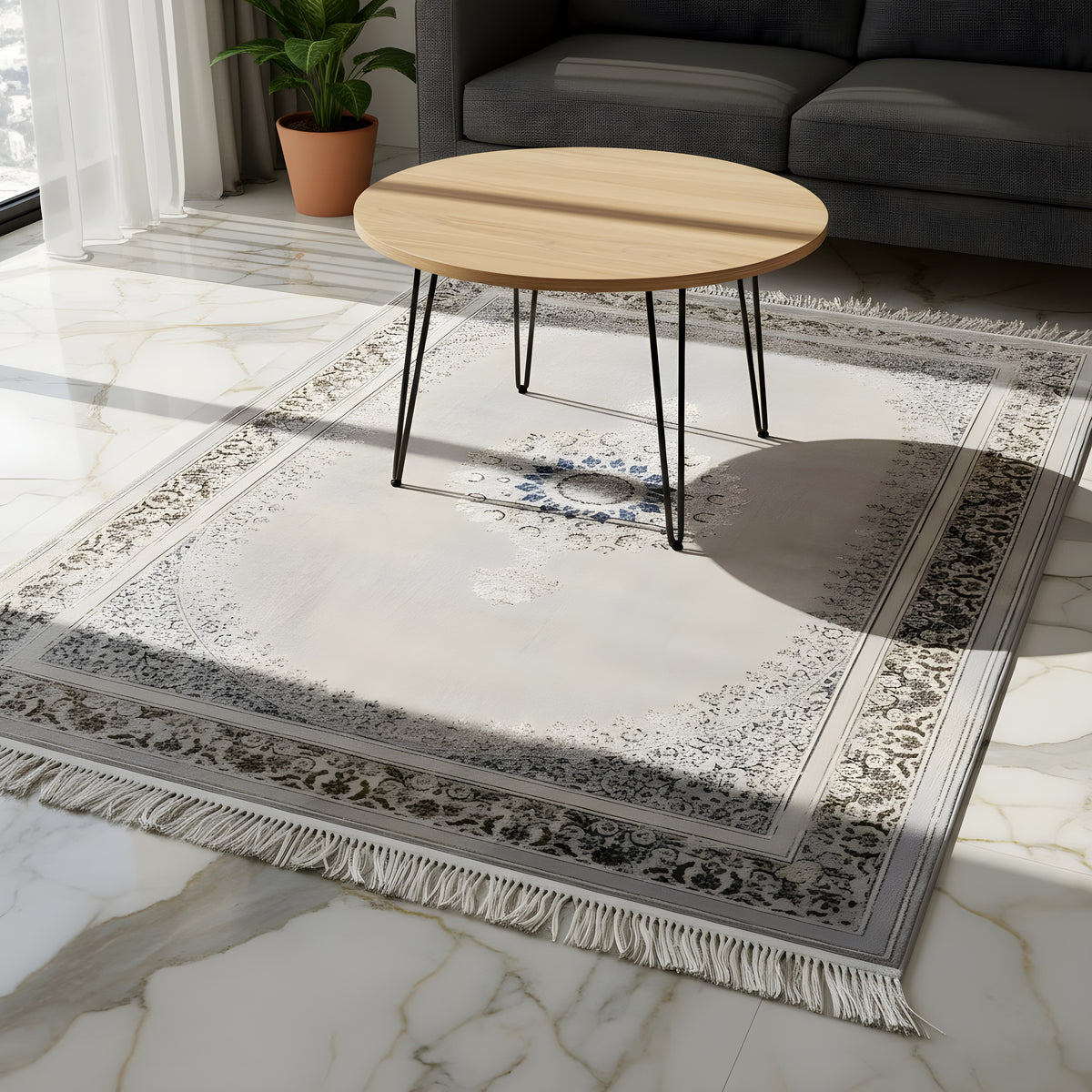 Tapis tissé 160x230 cm gris clair avec médaillon bleu et doré, bordure et franges