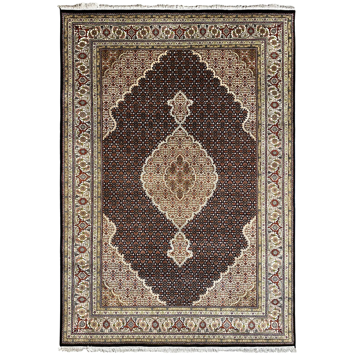 Tapis brun Indo-Tabriz, rectangulaire, champ sombre avec médaillon blanc-beige