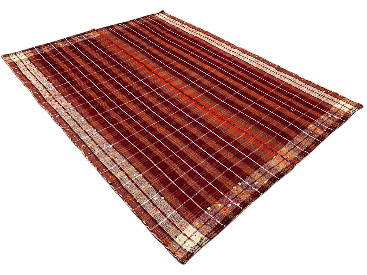 Tapis à carreaux brun-rouge avec bordures à rayures beiges et motif contrasté