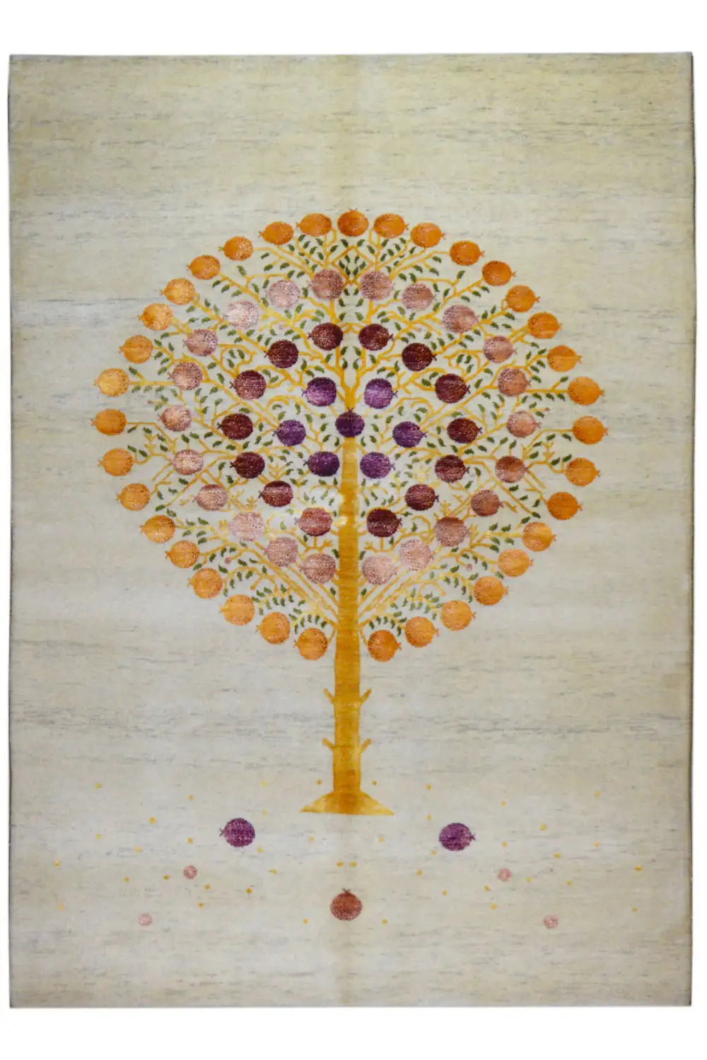 Tapis gabbeh rectangulaire avec arbre de vie doré, violet et orange sur fond clair