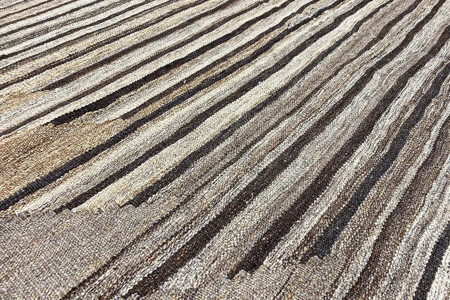Tapis kilim Qashqai, motif rayé beige et brun foncé, 192x151 cm