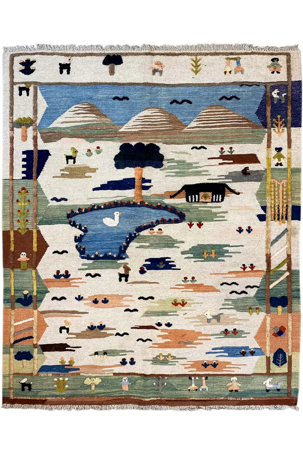 Tapis kilim Qashqai avec paysage dans la partie centrale et cadre décoratif, franges
