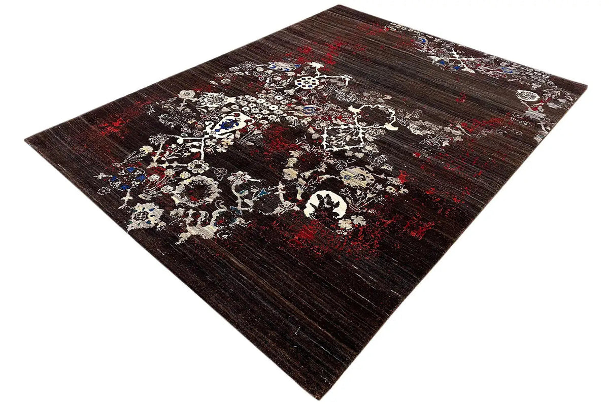 Tapis Gabbeh, vue en diagonale : fond sombre avec dégradé rouge et ornements blancs