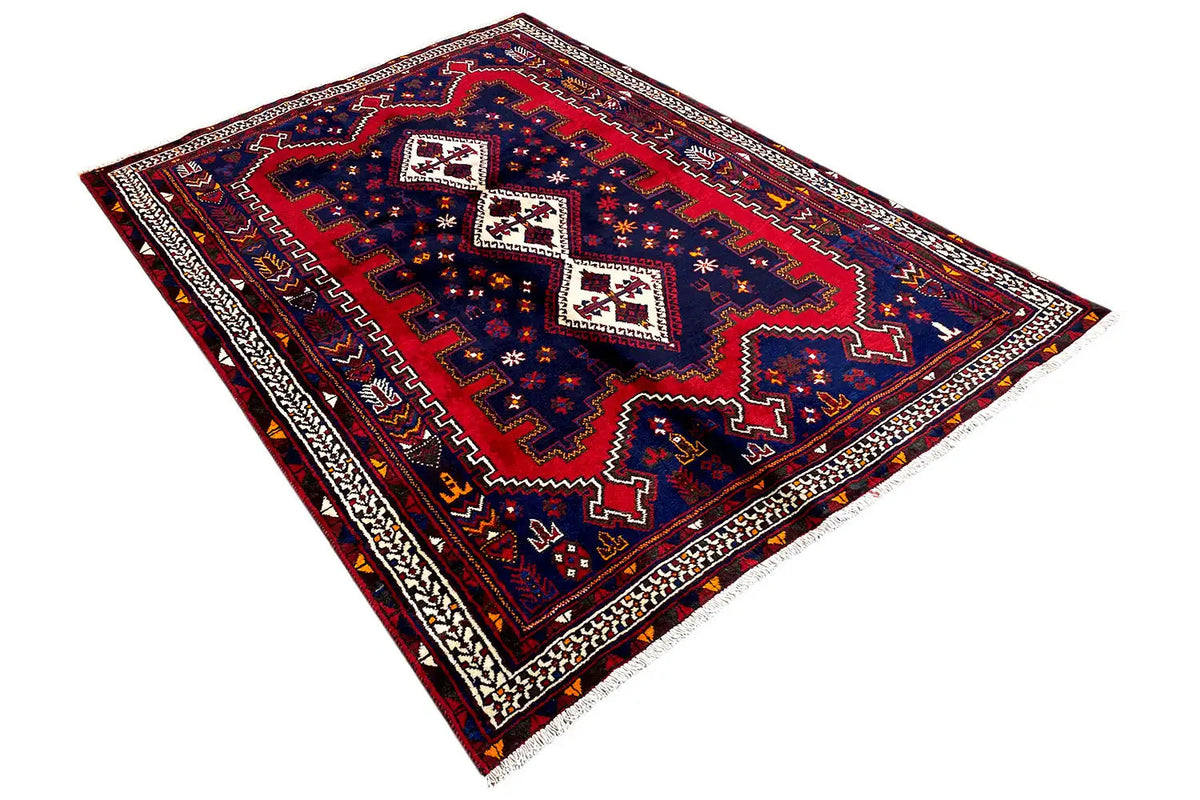 Tapis 206x150 cm à fond bleu foncé, bord rouge et motif ornemental
