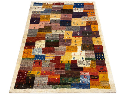 Tapis Gabbeh Luri 145x105 cm rectangulaire avec des carrés patchwork de plusieurs couleurs