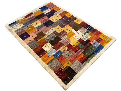 Tapis Gabbeh Luri 145x105 cm drapé en diagonale avec des blocs colorés