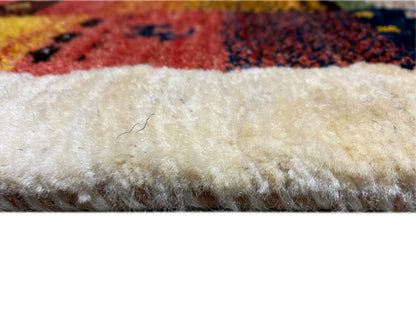 Tapis Gabbeh Luri 145x105 cm, gros plan de la bordure claire à poils avec franges