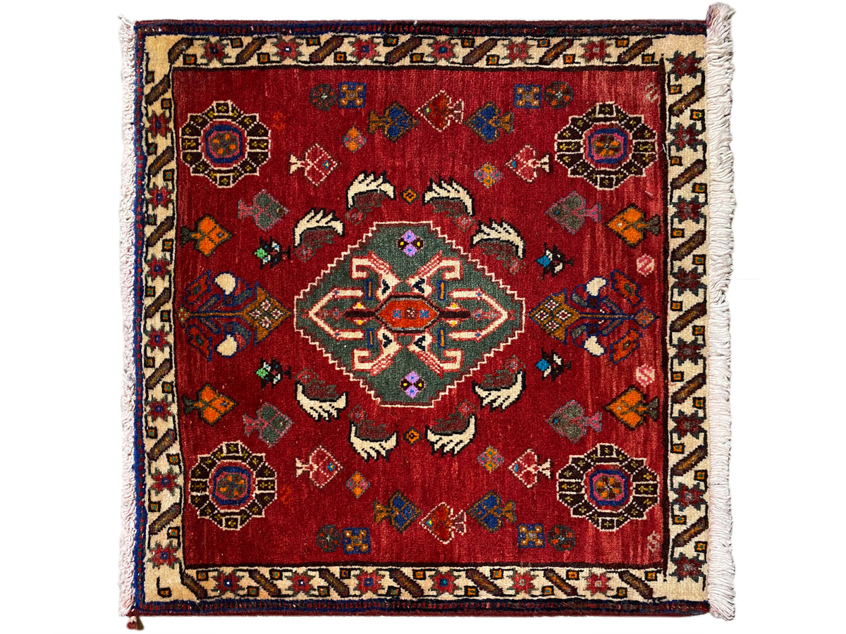 Tapis Poshti 58x57 cm, motif ornemental vintage rouge avec bordure et franges