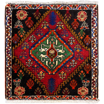 Tapis Poshti 56x56 cm à fond noir, ornements colorés et franges décoratives