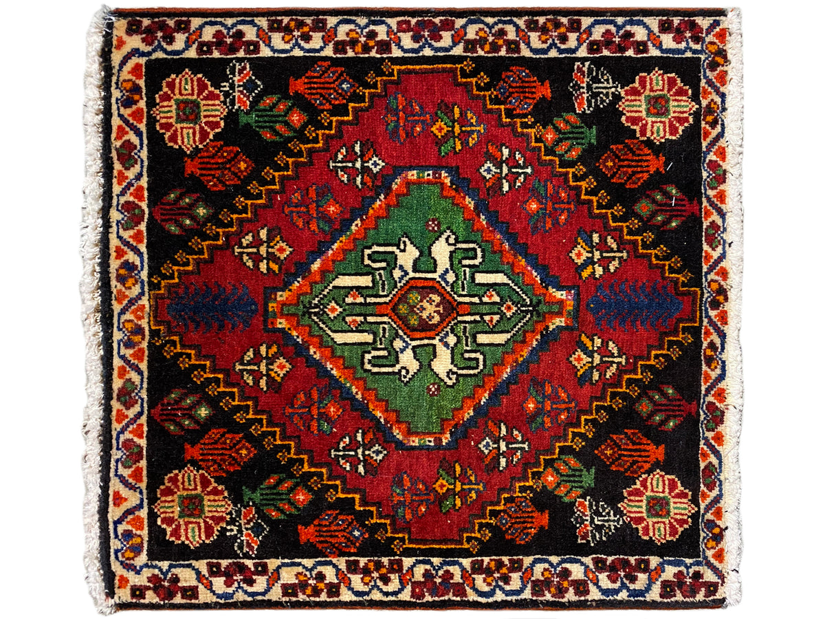 Tapis Poshti carré à fond noir, médaillon rouge/ vert/ bleu et bordure