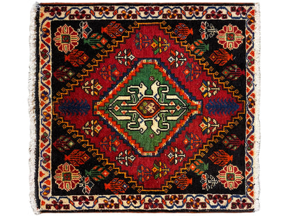 Tapis Poshti carré à fond noir, médaillon rouge/ vert/ bleu et bordure