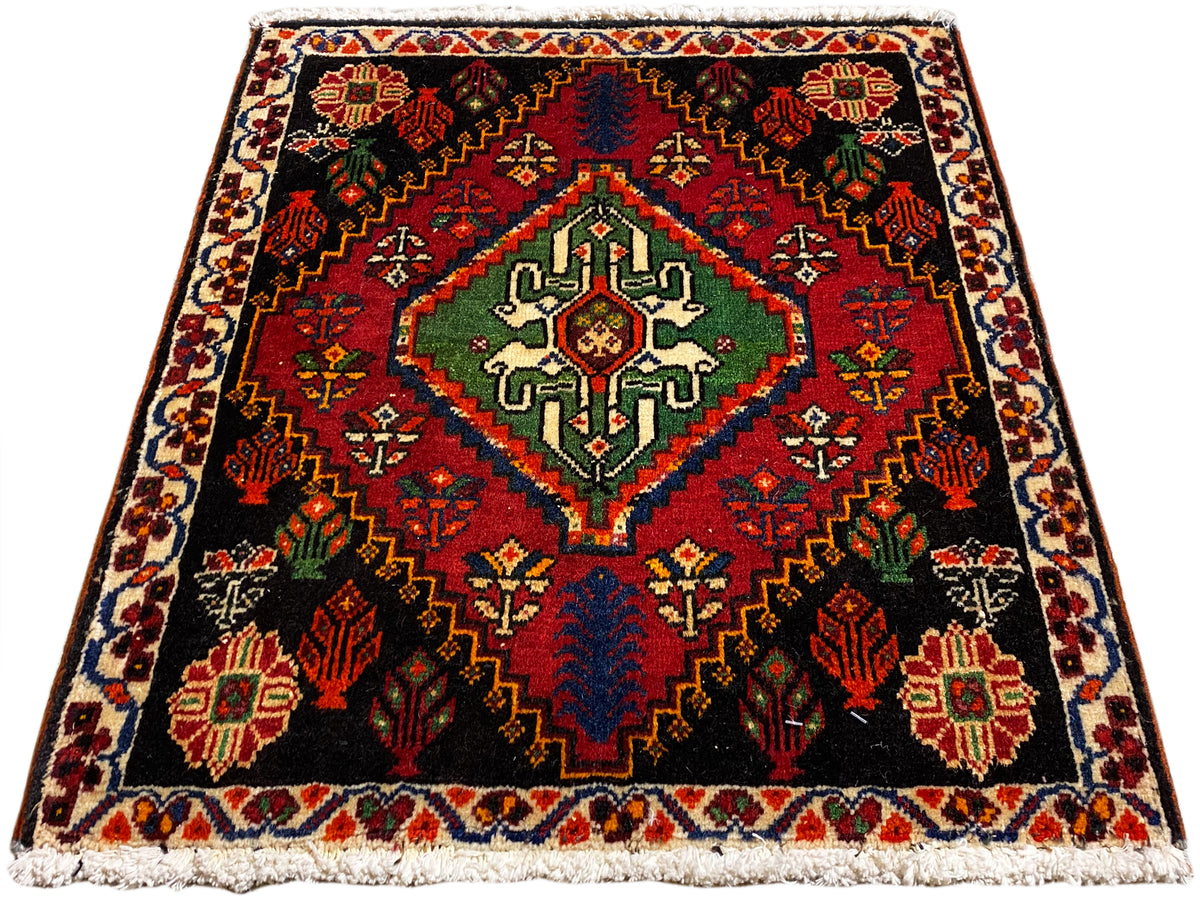 Tapis Poshti carré, fond noir avec motif central en vert, rouge et bleu