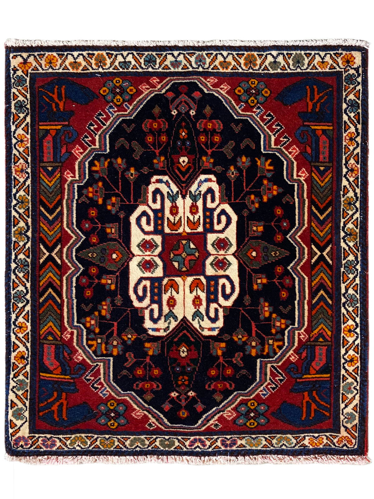 Tapis Poshti au design carré avec fond bleu et motif ornemental blanc et rouge