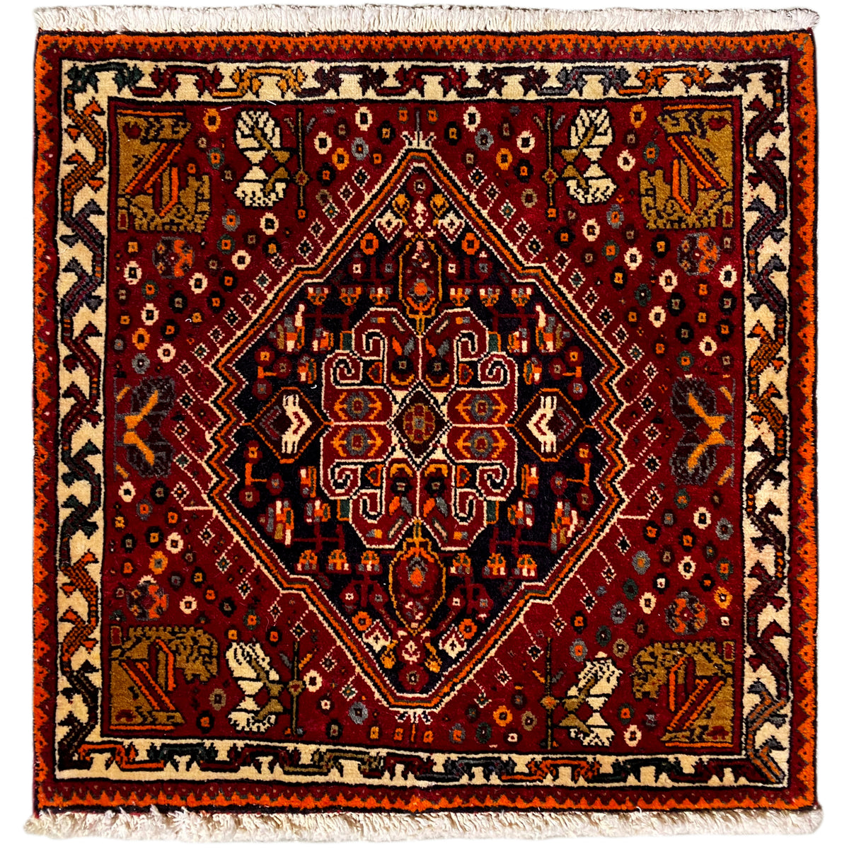 Tapis Poshti 60x60 cm, motif rouge avec bord orange et franges