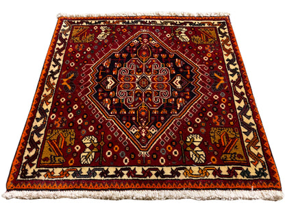 Tapis Poshti 60x60 cm, tapis rouge avec losange ornemental et bord beige