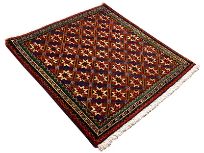 Tapis de jeu Poshti 62x52 cm, écran plat : étoiles colorées dans un cadre rouge foncé, franges.