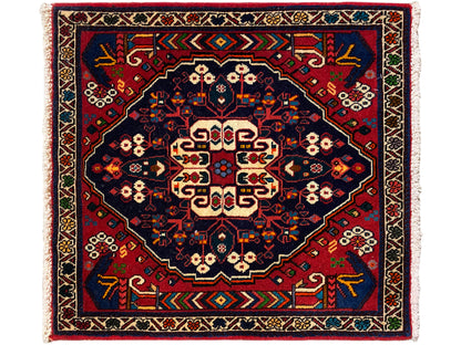 Tapis à médaillon carré, motif bleu et rouge avec des accents crème, bord frangé