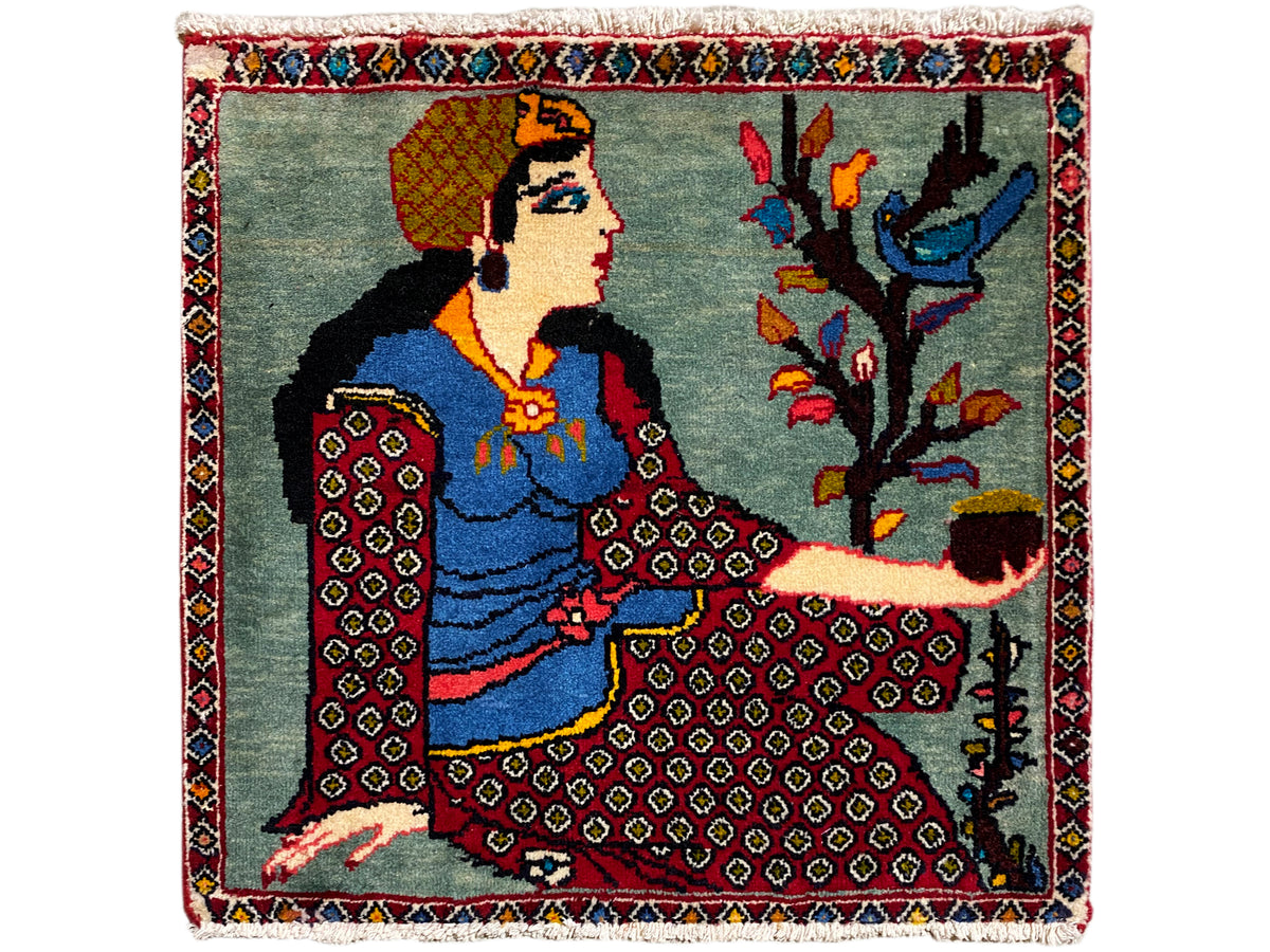Tapis Poshti 68x63 cm avec personnage allongé et arbre en arrière-plan, bordure, franges