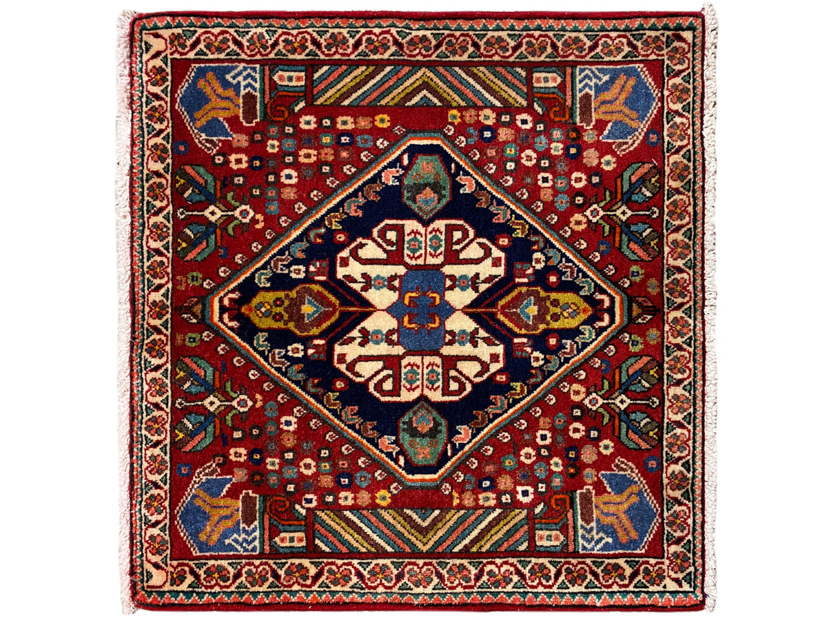 Tapis 66x62 cm au design Poshti : fond rouge avec médaillon central bleu