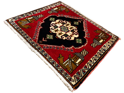 Tapis Poshti 63x55 cm : tapis rouge avec médaillon noir, motifs colorés aux coins, franges