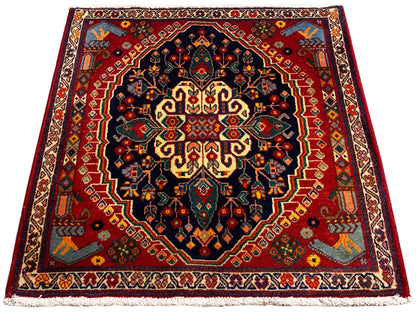 Tapis carré de 67x60 cm avec motif centré en bleu foncé, rouge et jaune