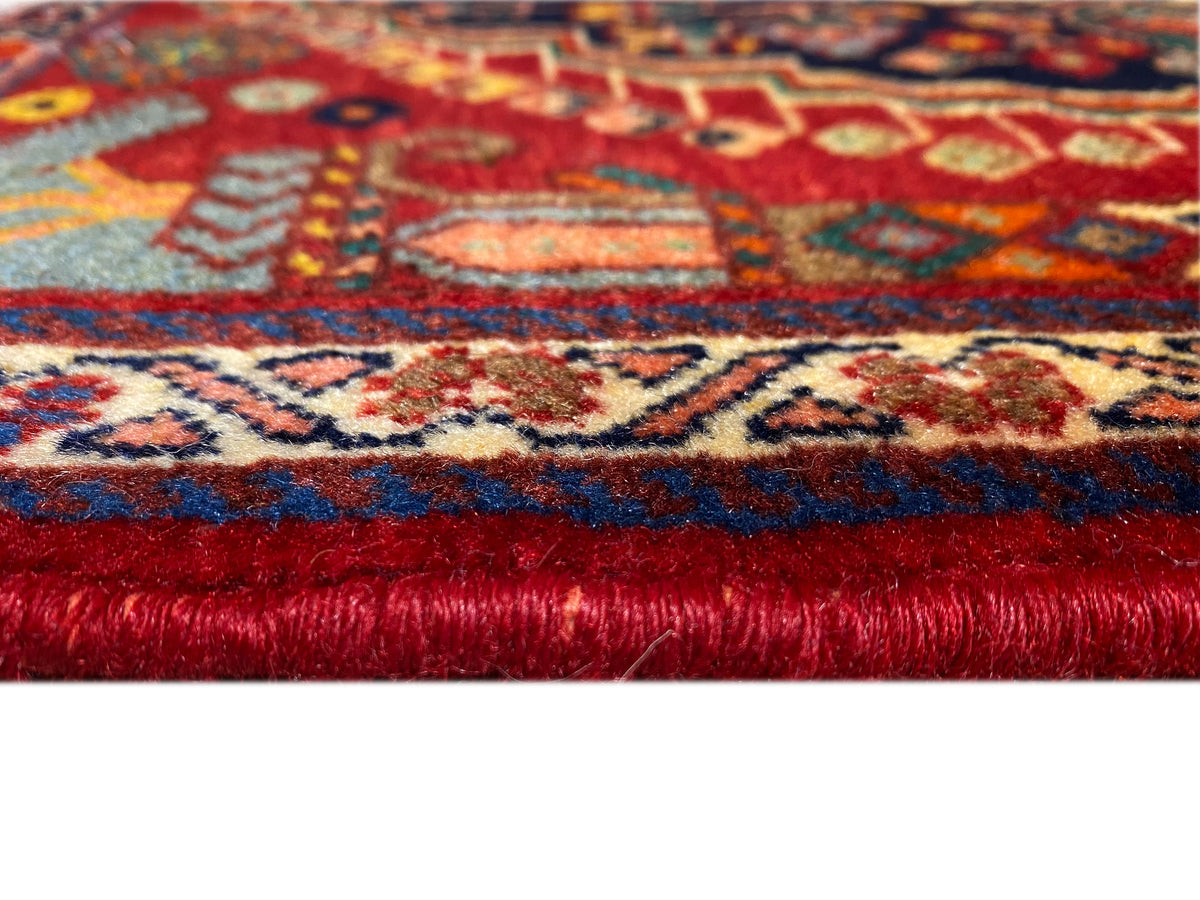 Bordure de tapis à poils denses, base rouge et bande à motifs