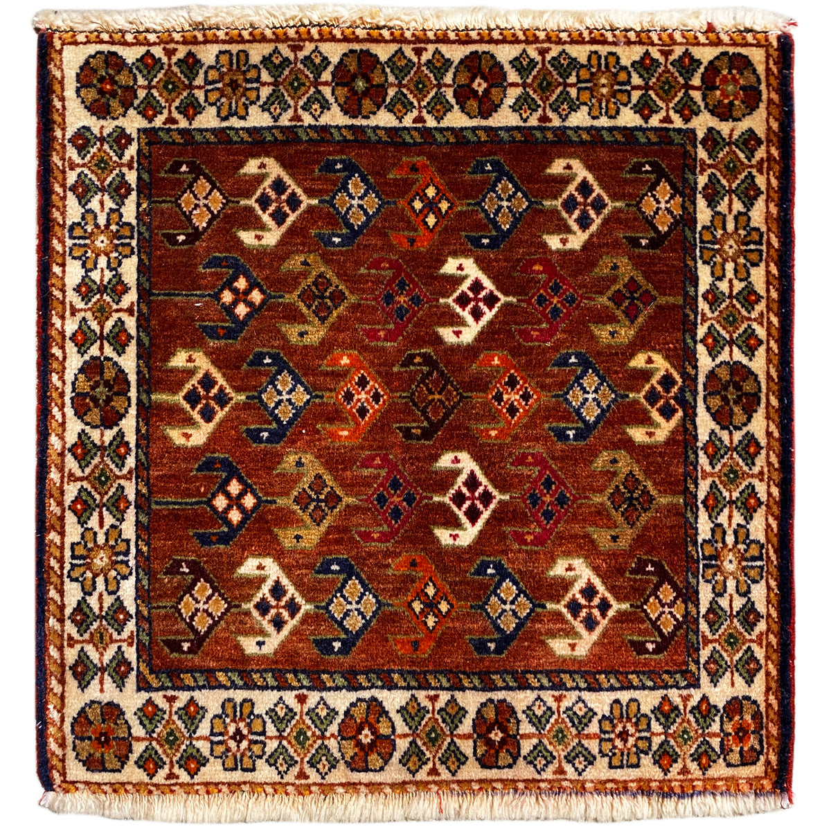 Tapis Poshti 60x55 cm à motif géométrique en rouge, marron, bleu et crème