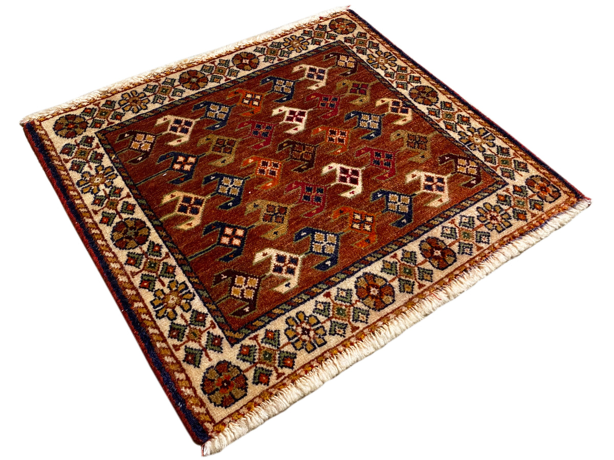 Tapis Poshti 60x55 cm avec bordure, franges et motif brun-rouge