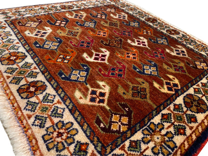 Tapis Poshti 60x55 cm, vue détaillée : champ brun avec des losanges et des carreaux multicolores
