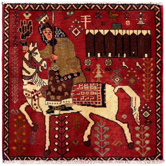 Tapis Poshti brun-rouge à franges, scène représentant une femme et un cheval, 63x62 cm