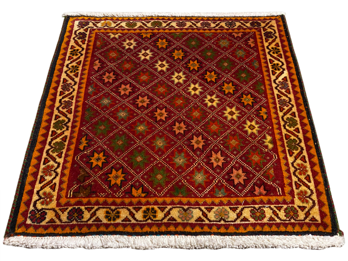 Tapis Poshti rectangulaire, multicolore, avec bordure décorative et franges sur les bords.