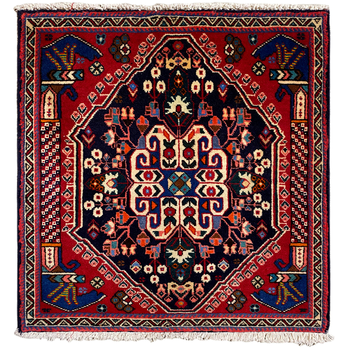 Tapis Poshti 66x63 cm bleu foncé et rouge, orné de motifs détaillés