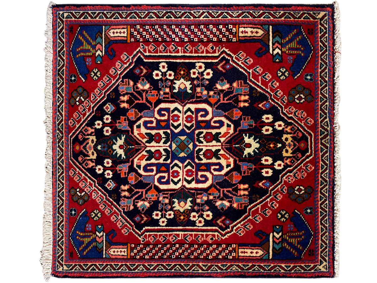 Tapis Poshti 66x63 cm avec bord rouge, bleu foncé et motif géométrique