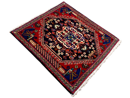 Tapis Poshti 66x63 cm, champ bleu foncé, bordure rouge et ornements floraux