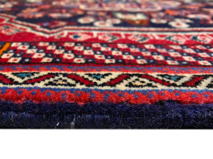 Tapis Poshti 66x63 cm Détail du bord : velours bleu foncé avec des accents rouges