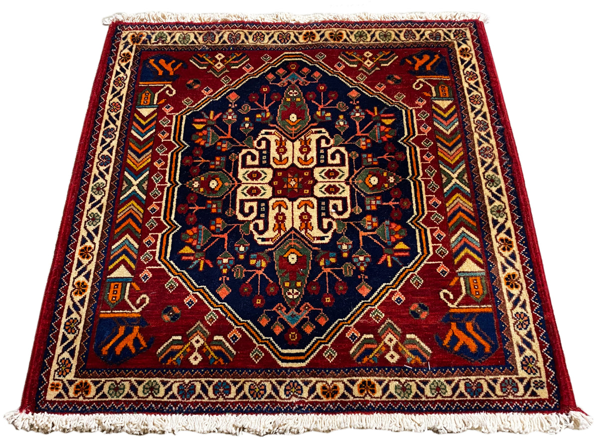 Tapis 63x60 cm, rectangulaire, centre bleu foncé avec bordure ornementale colorée