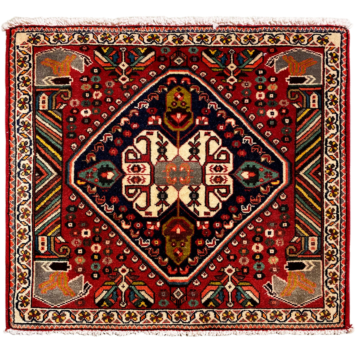 Tapis oriental avec bordure et motifs rouges, médaillon central