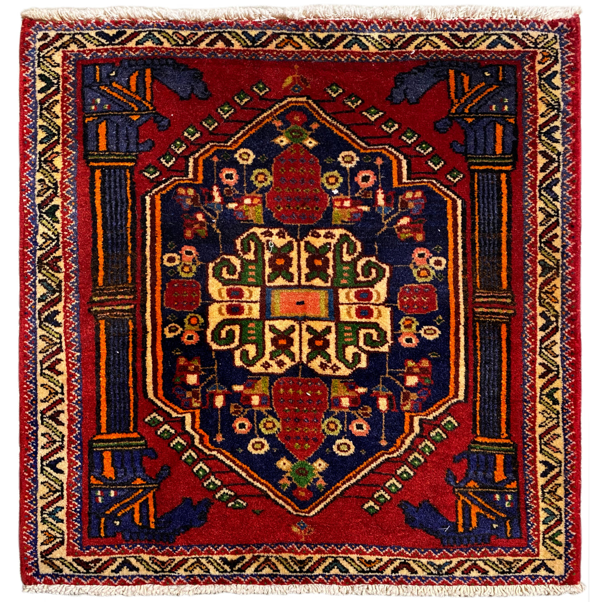 Tapis Poshti carré de 66x62 cm, motif rouge avec bordures décoratives bleu-jaune.