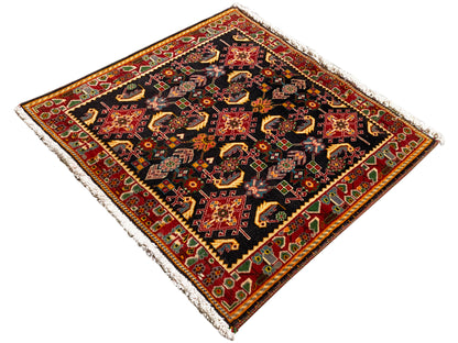 Tapis avec ornement central ornemental, noir, tons rouges et jaunes, accents verts