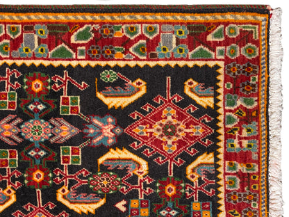 Bord de tapis avec motif de bordure multicolore, noir, avec des zones rouges, vertes et jaunes