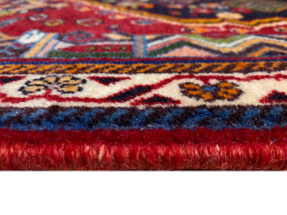 Tapis Poshti : couture des franges et lisière avec dégradé du bleu au rouge