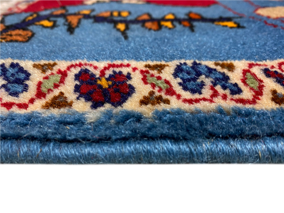 Tapis Poshti 65x63 cm, gros plan sur le bord : bordure et franges blanches
