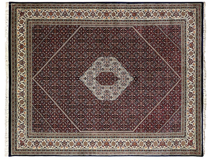 Handgeknüpfter Bidjar Teppich in Dunkelrot, elegante Bordüre und feine Details